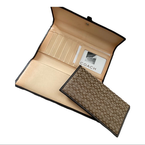 Authentic Coach wallet - Picture 2 of 2